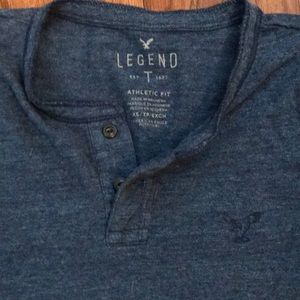 American Eagle guys blue tee